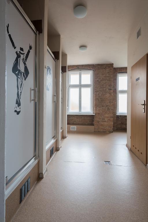 פוזנן Hostel Awangarda מראה חיצוני תמונה